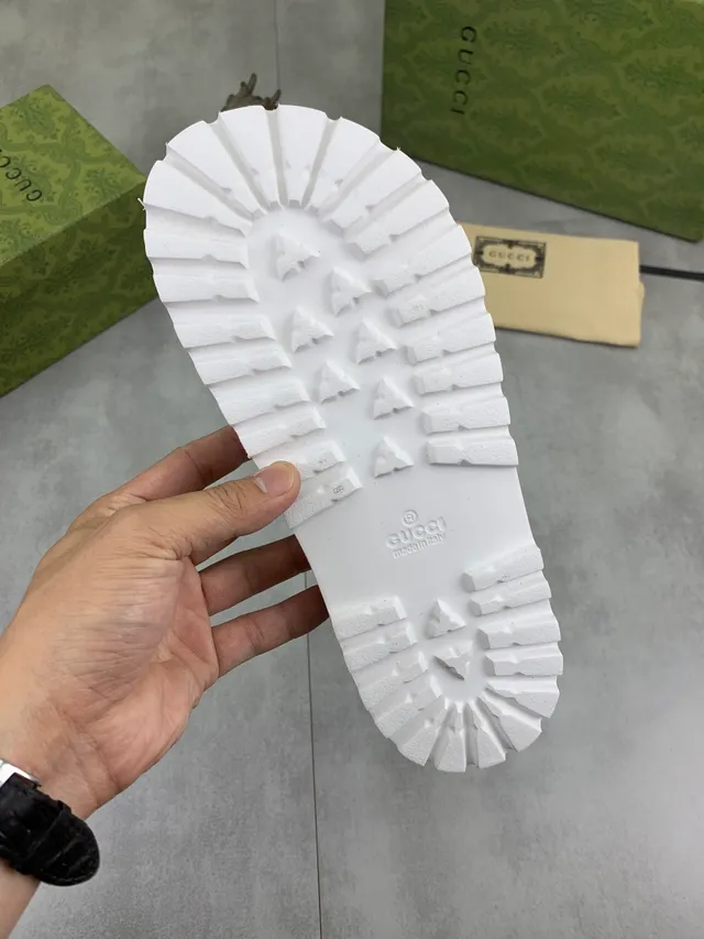 Gucci Chaussons Blancs Borgoña Semelle en Caoutchouc Moulée Bordée Mors de Cheval Logo GG 2