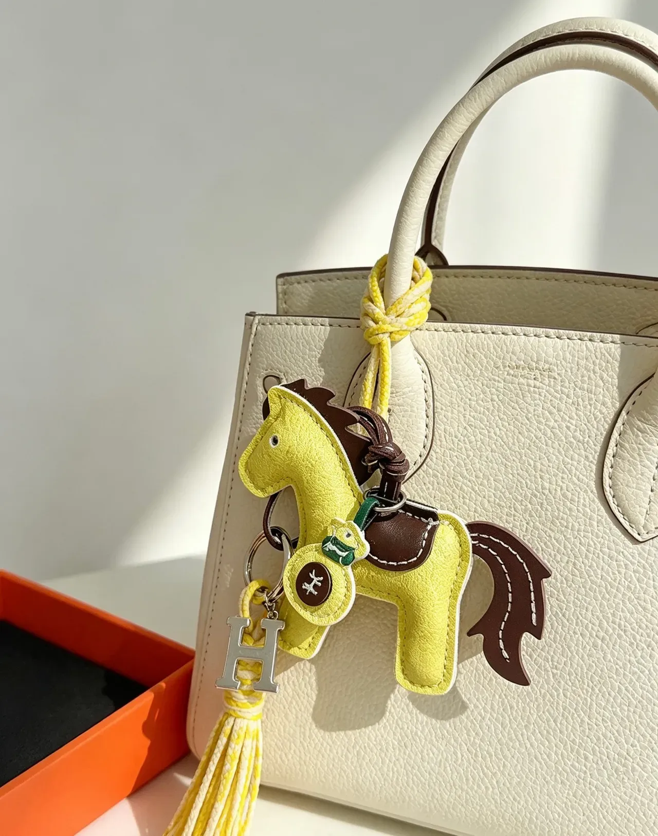 Hermès Beige Yellow Structured Leather Top-Handle Handbag 5