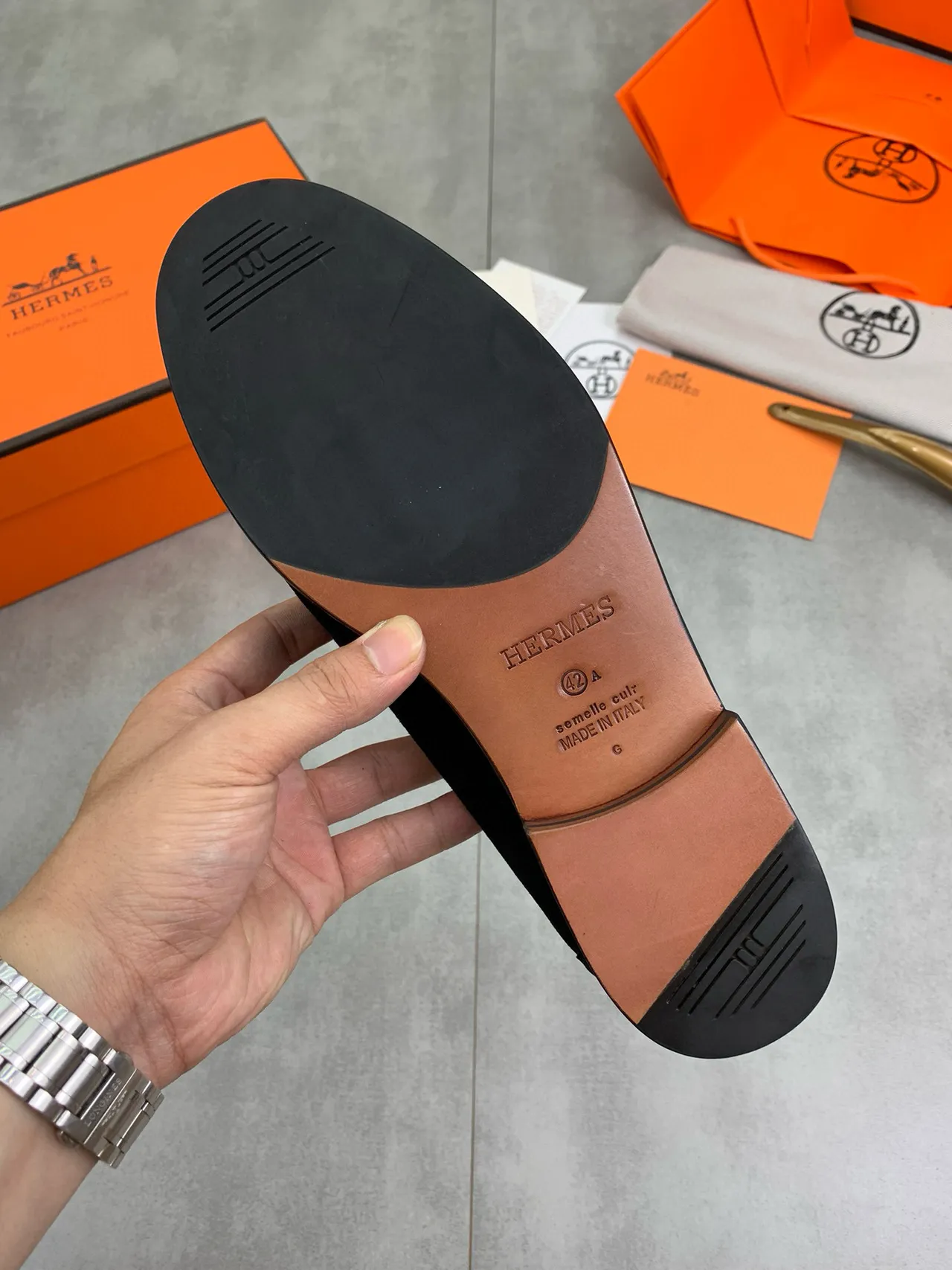 Hermès Penny Loafer en Daim Noir et Brun 3