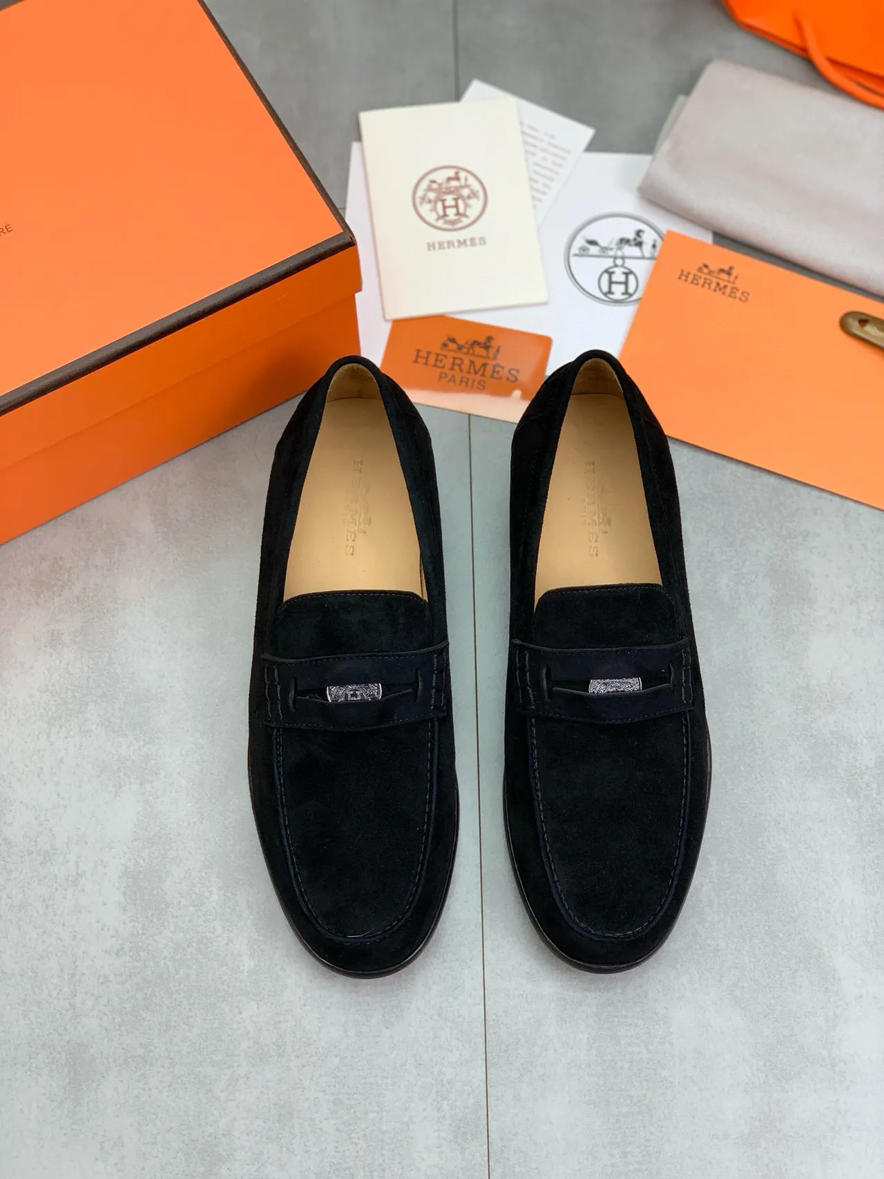 Hermès Penny Loafer en Daim Noir et Brun 5