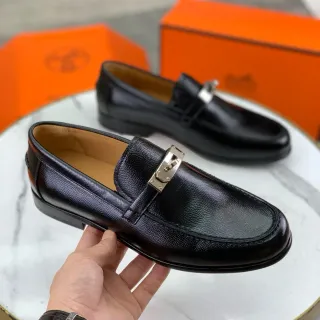 Hermès Loafer Negro Plata Cuero Texturizado Hebilla Metal