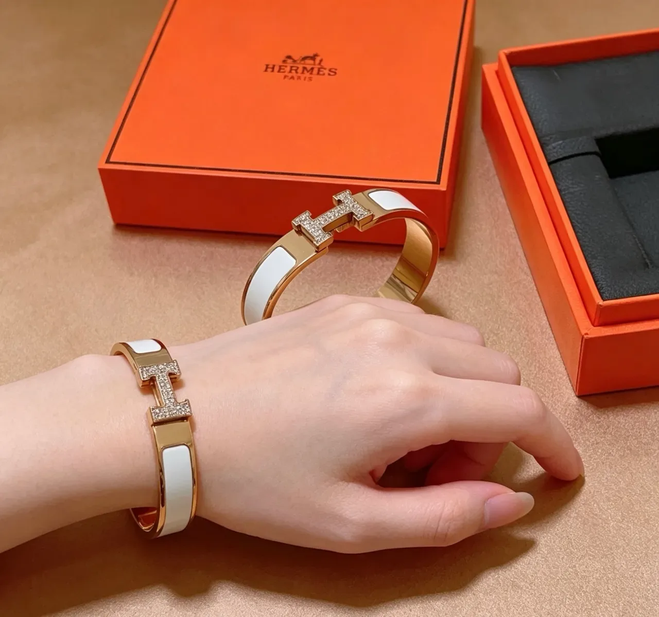 Hermès Clic H Bracelet Émail Bleu clair Or ton doré Pavé Diamond H-Clasp Bracelet 2