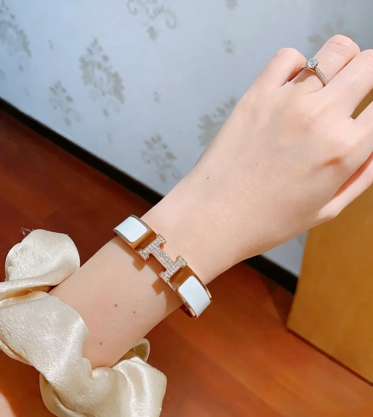 Hermès Clic H Bracelet Émail Bleu clair Or ton doré Pavé Diamond H-Clasp Bracelet 4