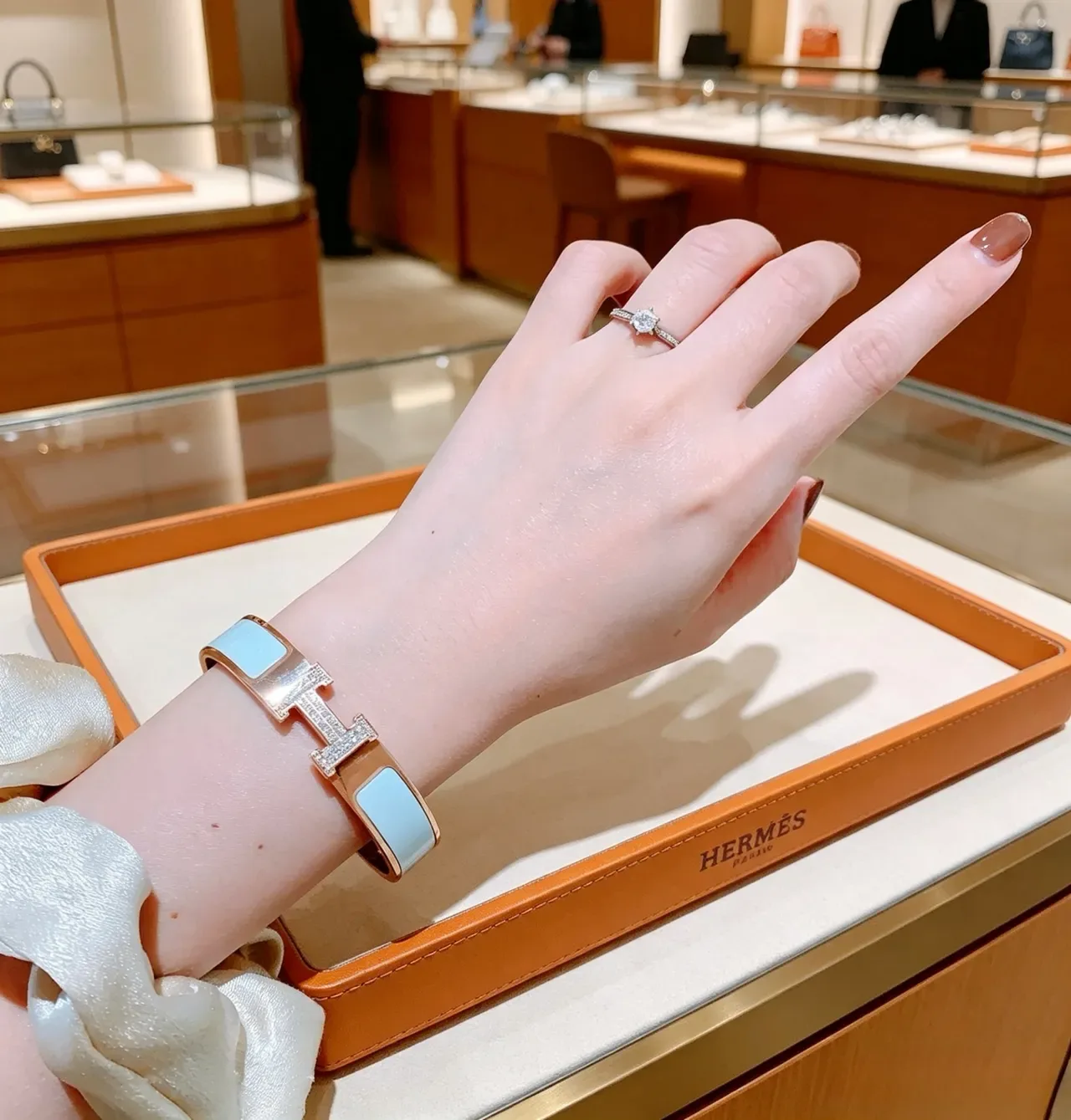 Hermès Clic H Bracelet Émail Bleu clair Or ton doré Pavé Diamond H-Clasp Bracelet 6