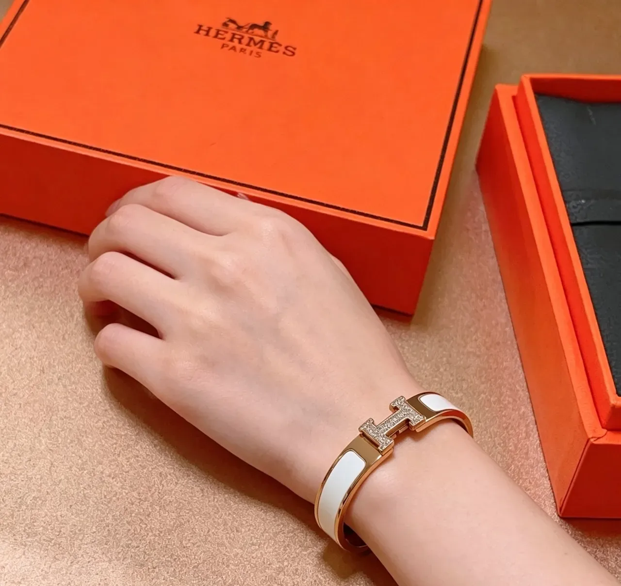 Hermès Clic H Bracelet Émail Bleu clair Or ton doré Pavé Diamond H-Clasp Bracelet 8