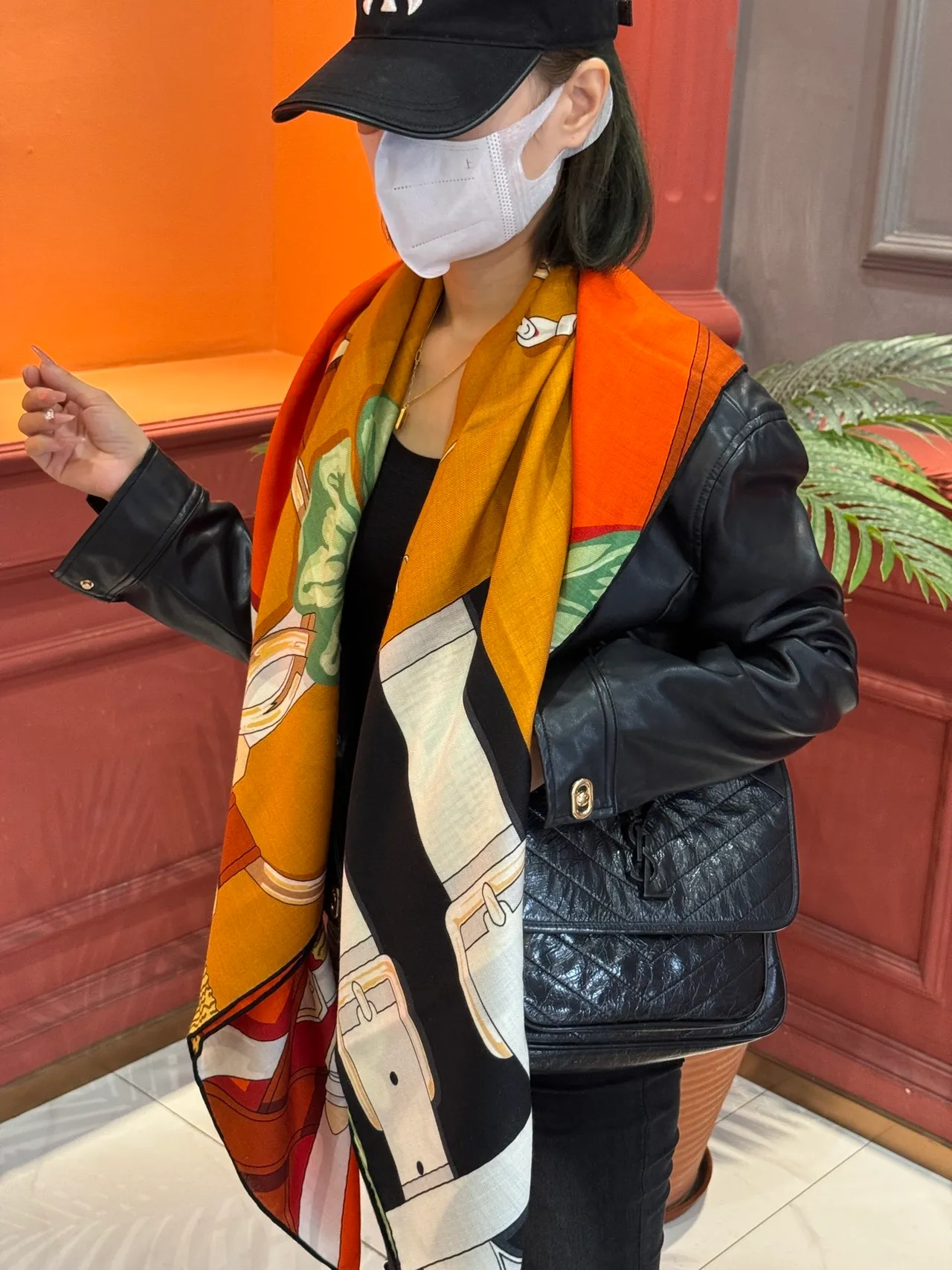 Hermès Arnês Equestre Imprimé orange Foulard en Soie 3