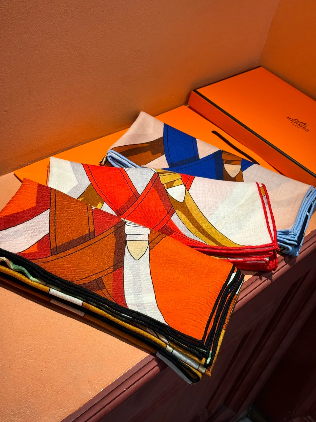Hermès Arnês Equestre Imprimé orange Foulard en Soie 5