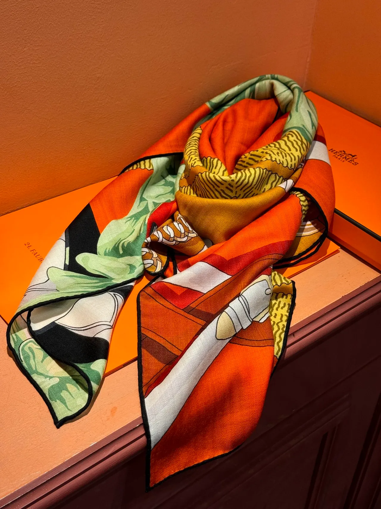 Hermès Arnês Equestre Imprimé orange Foulard en Soie 8