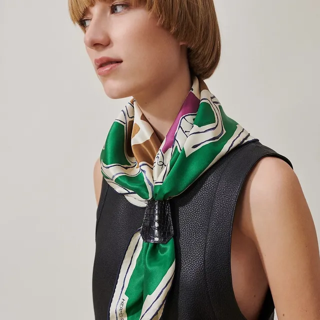 Hermès وشاح حريري مربع مطبوع الحدود أخضر أبيض 2