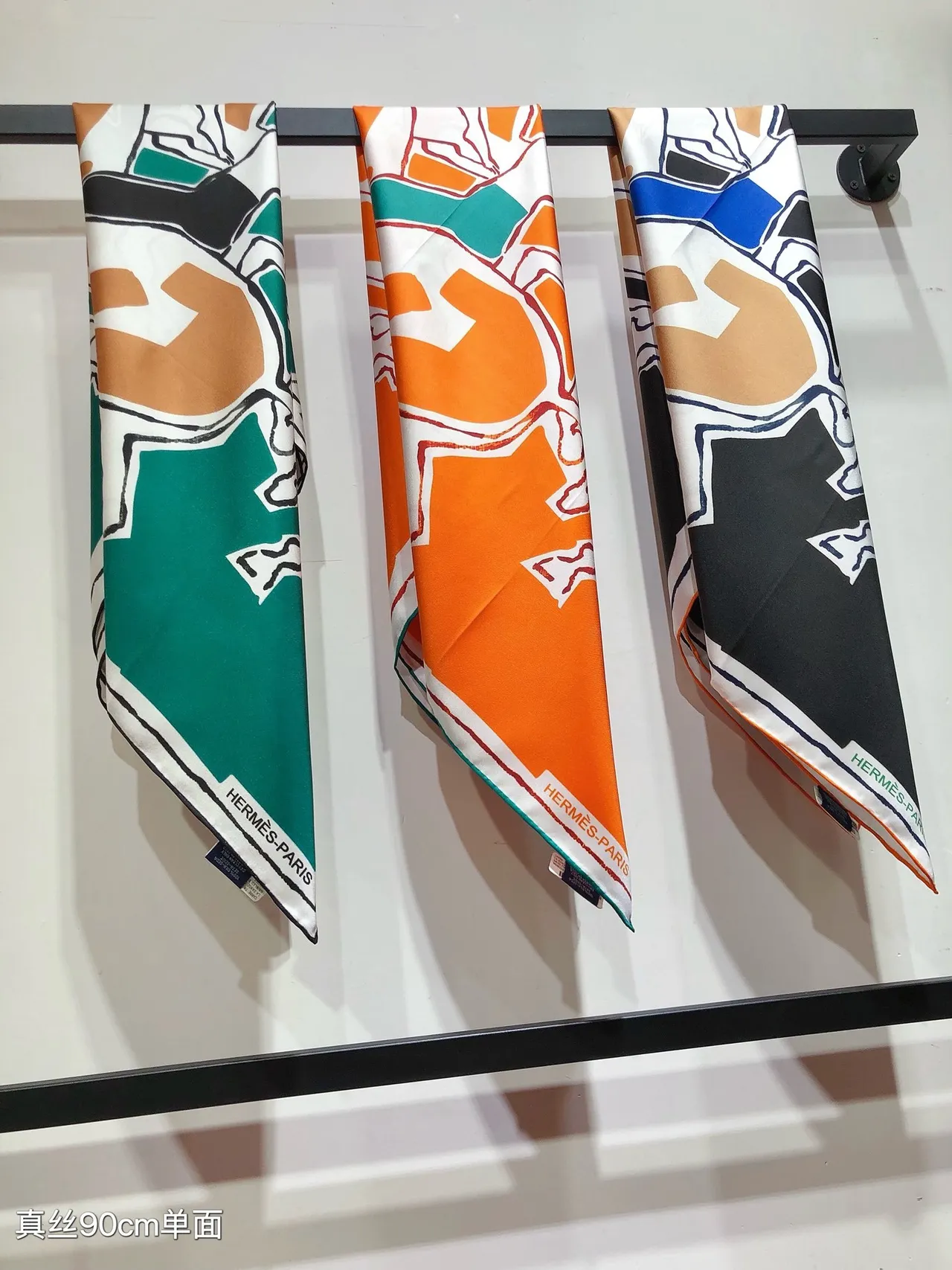 Hermès وشاح حريري مربع مطبوع الحدود أخضر أبيض 6