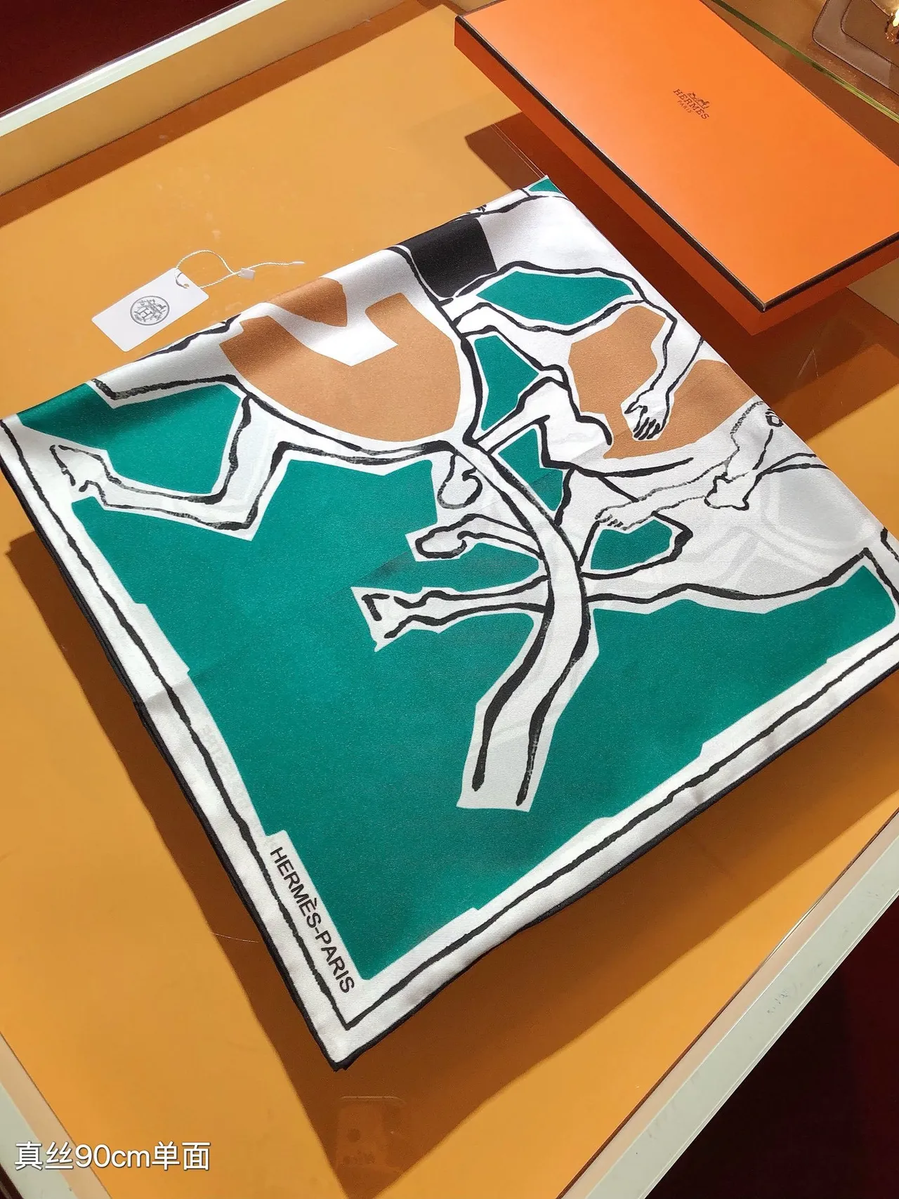 Hermès وشاح حريري مربع مطبوع الحدود أخضر أبيض 3