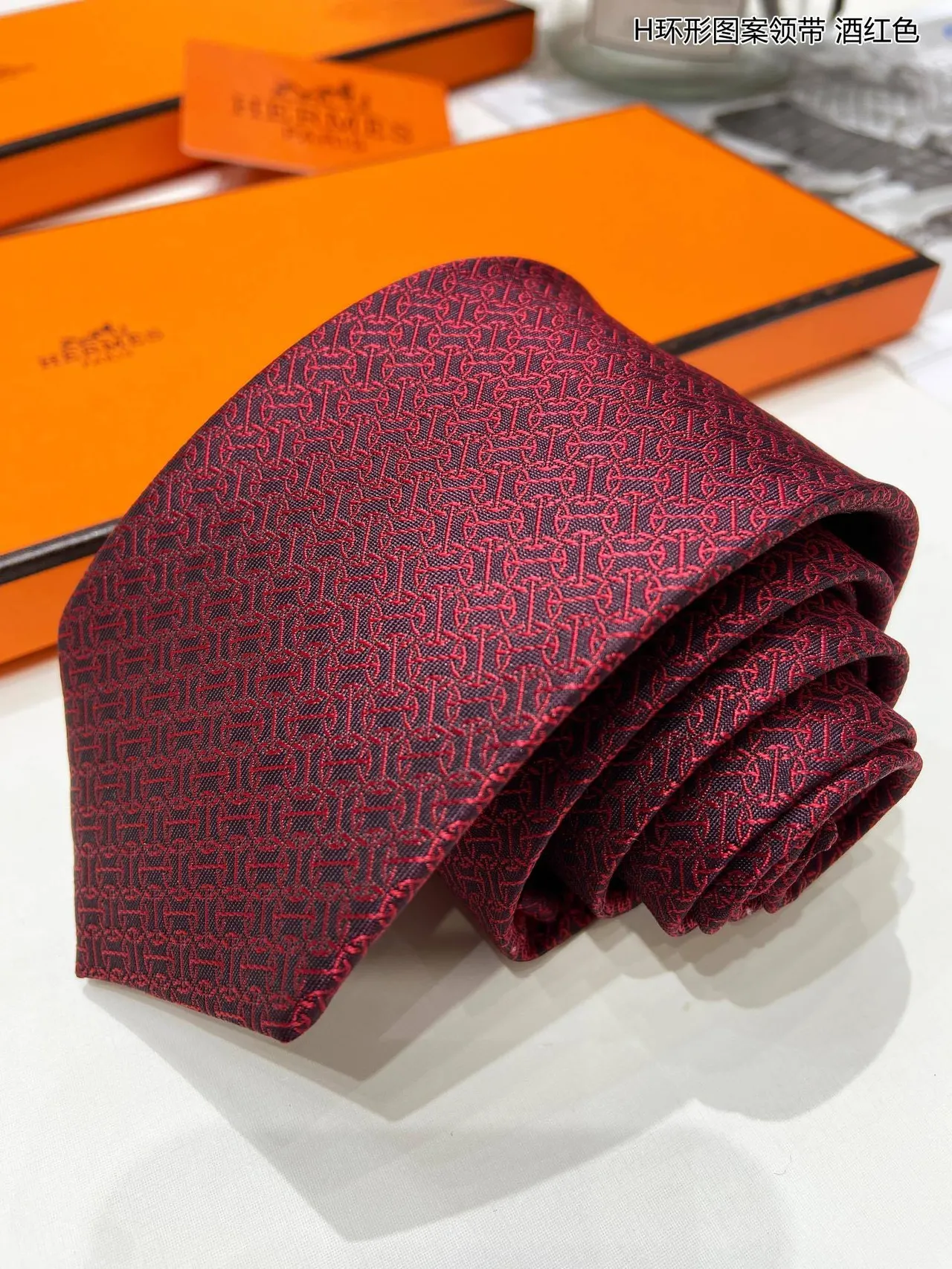Hermès H Motif Rouge Bourgogne Tissage Jacquard Soie Twill Cravate 5