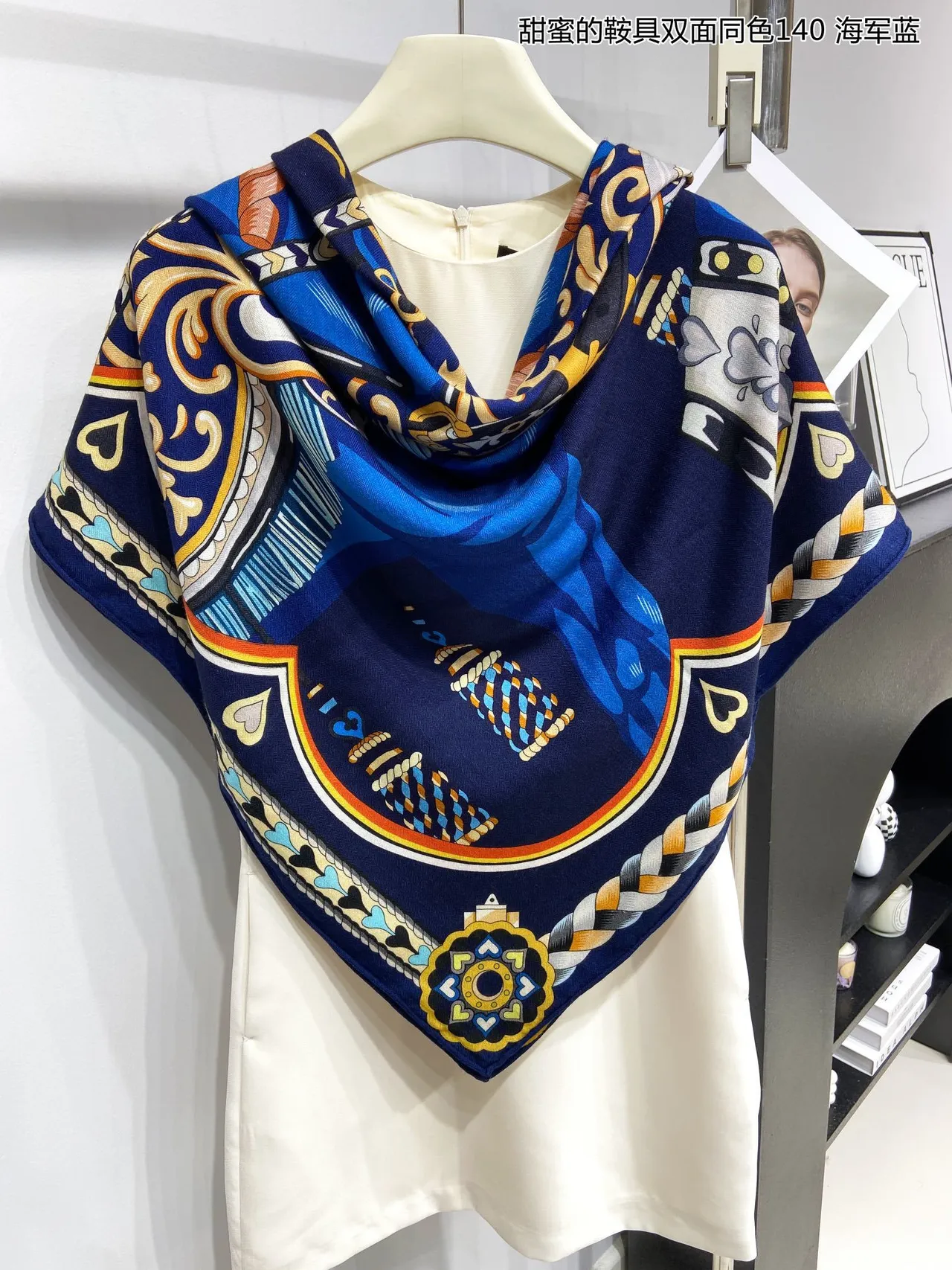 Hermès Harnais de Cœur Écharpe de Soie Bleu Marine 9