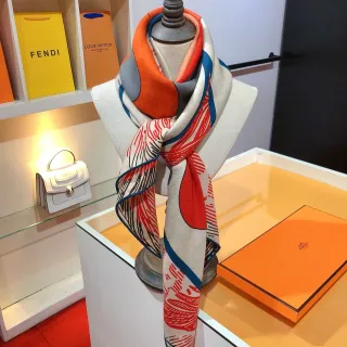 Hermès 多色抽象图形印刷大胆色彩阻隔丝巾