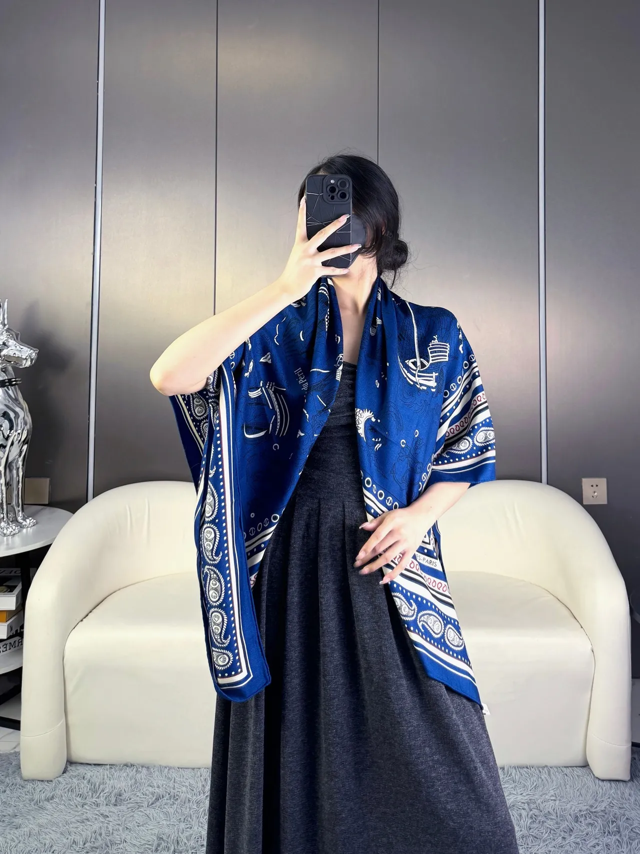 Hermès نافي وكريم حافية حريرية مطبوعة على الحدود 4