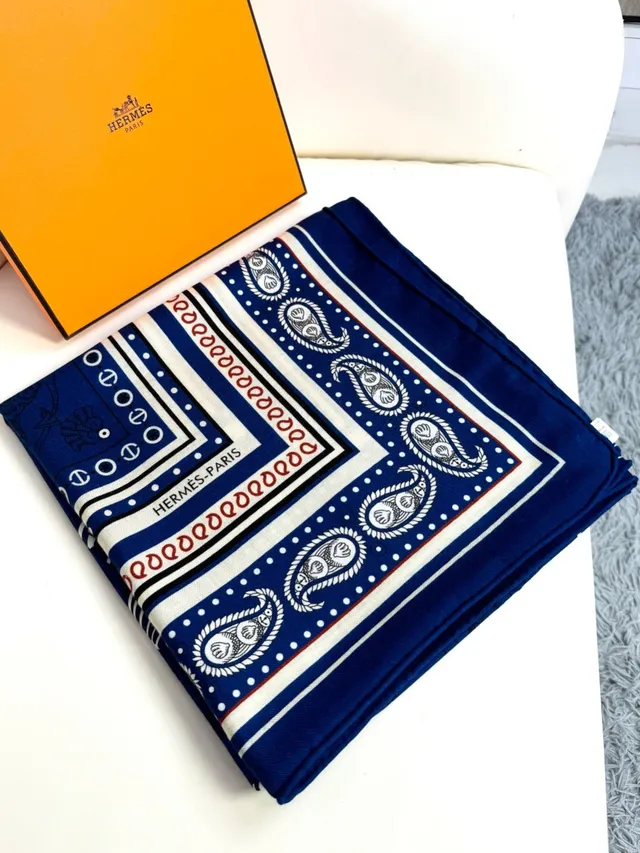 Hermès نافي وكريم حافية حريرية مطبوعة على الحدود 6