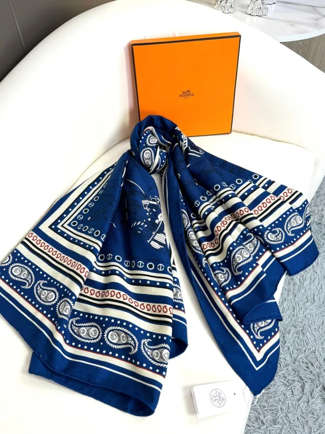 Hermès نافي وكريم حافية حريرية مطبوعة على الحدود 7