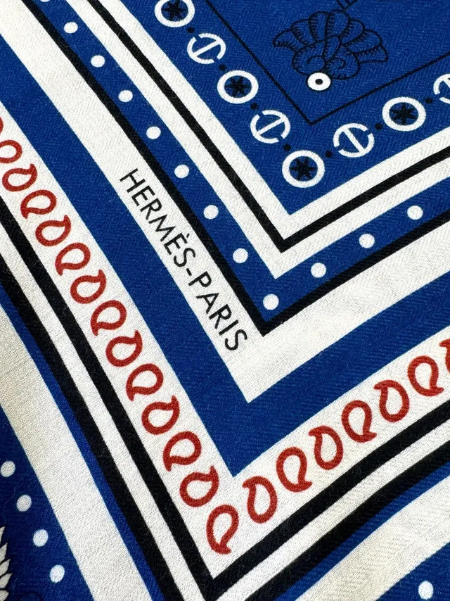 Hermès نافي وكريم حافية حريرية مطبوعة على الحدود 9