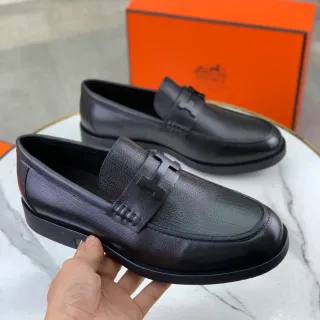 Hermès Oran Mocasines Negros Cuero Pebbled H-Buckle