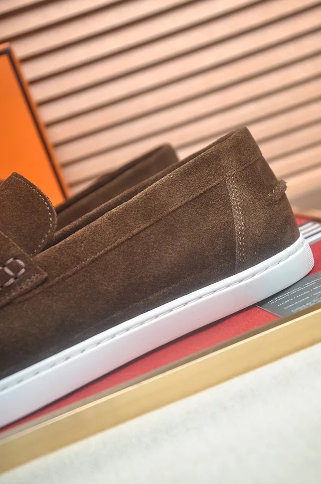Hermès Oran Mocassins en Daim Brun avec Boucle H 9