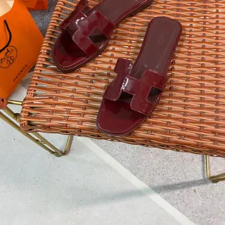 Hermès Oran Burgundy Patent Leather Slippers