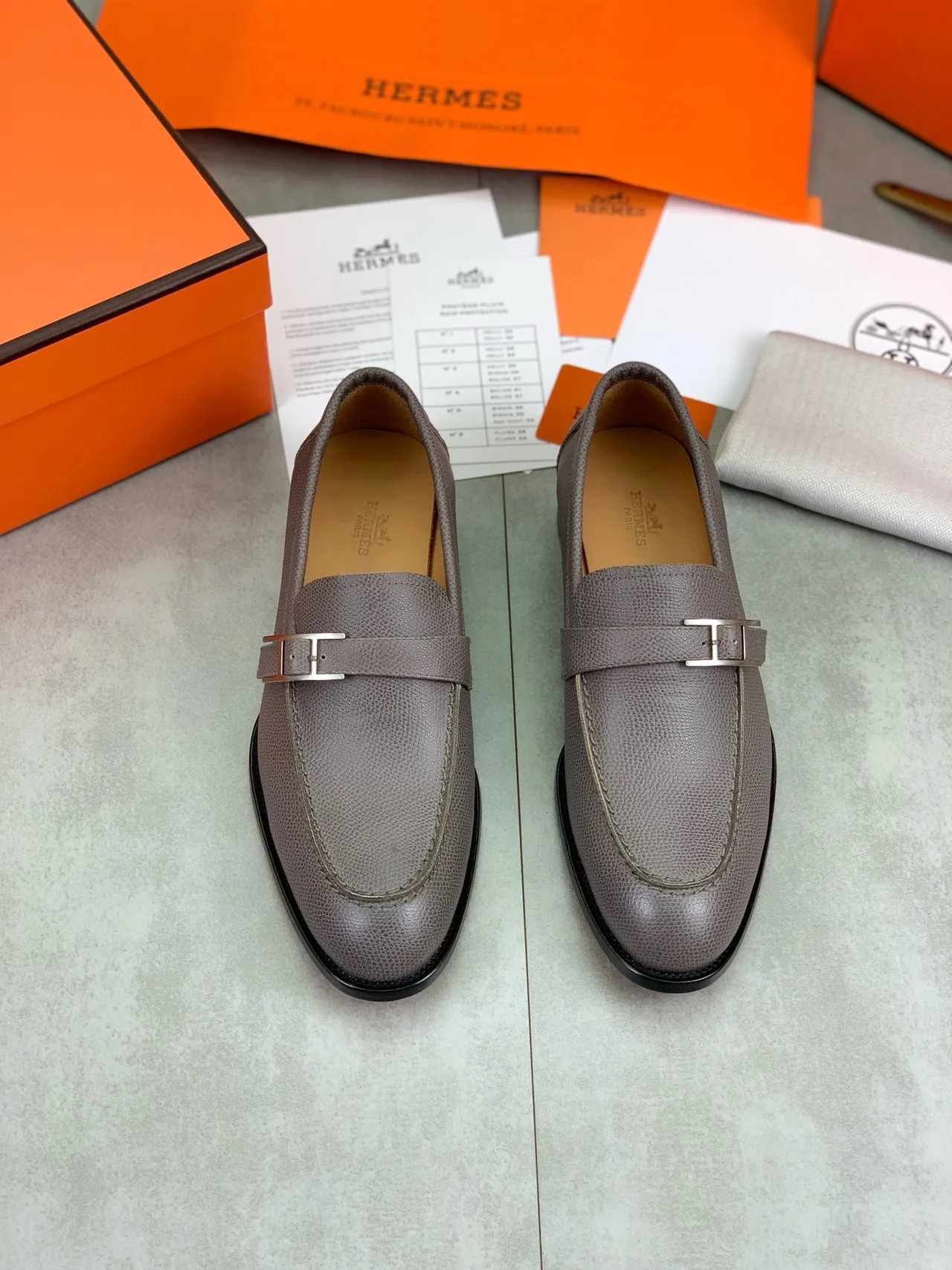 Hermès Oran loafers taupe couro com textura pebble H-Buckle loafers 5