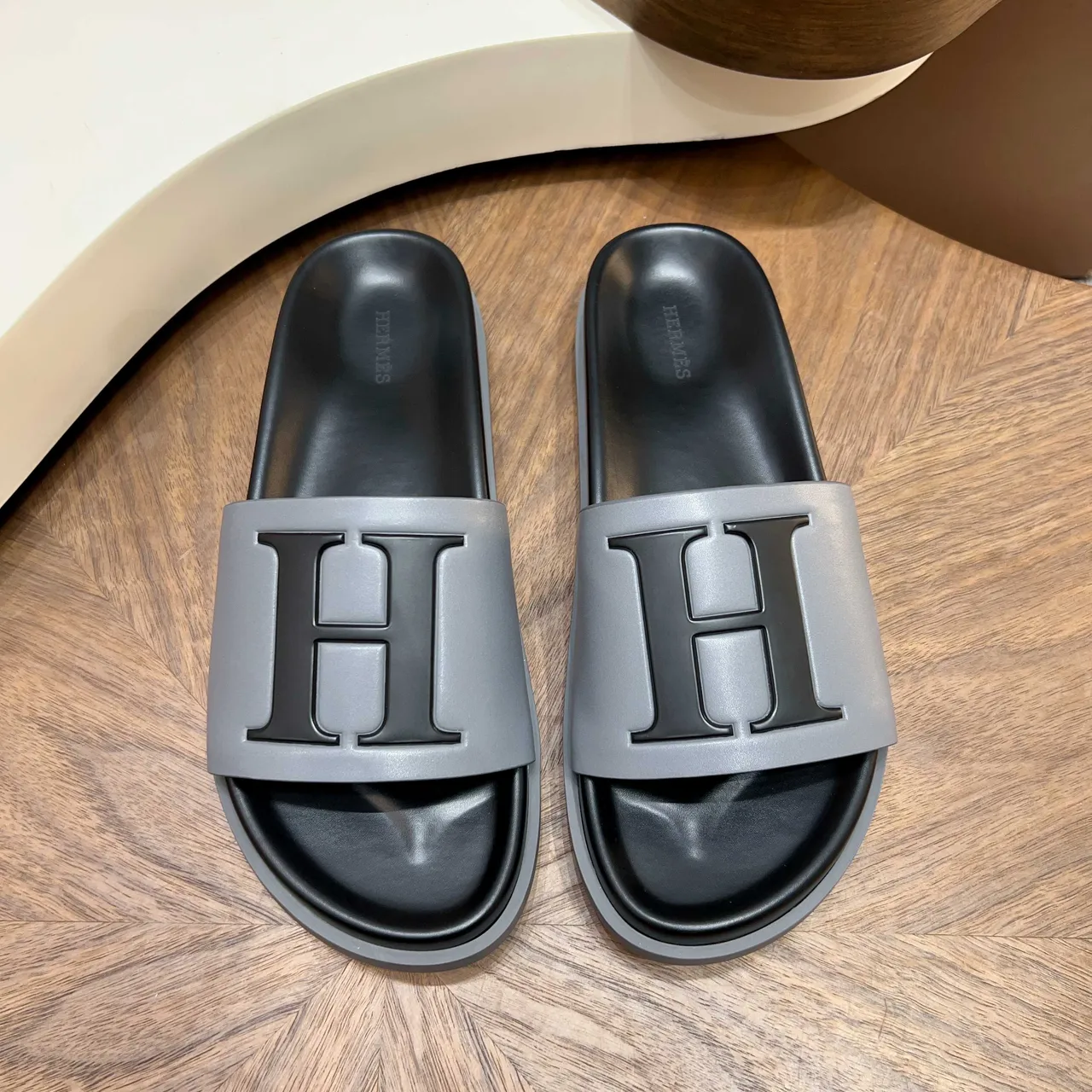 Hermès Oran Oversized H-Logo Two-Tone Slipper 3
