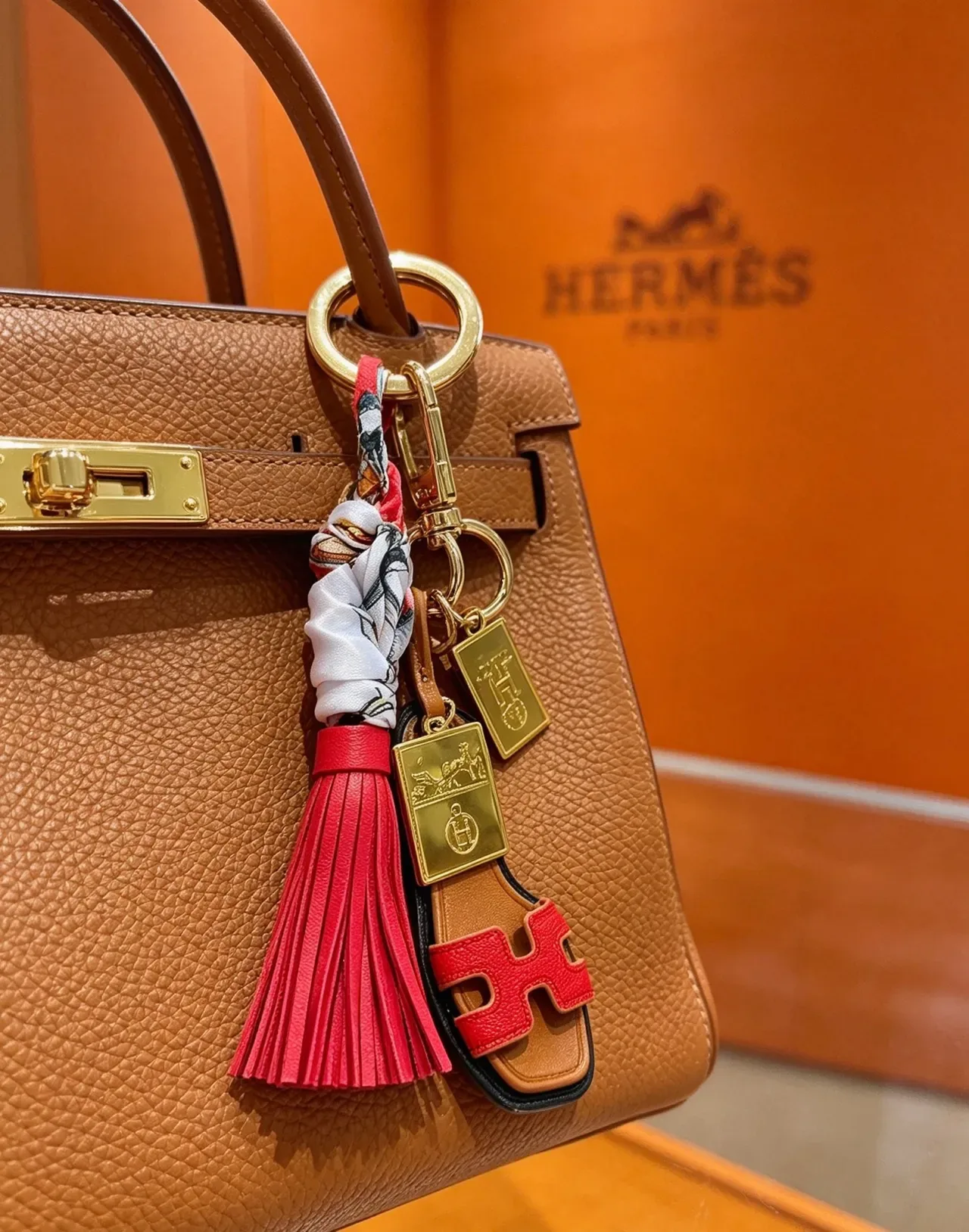 Hermès Oran Red Brown H-Shaped Leather Motif Silk Scarf Knot Handbag 2