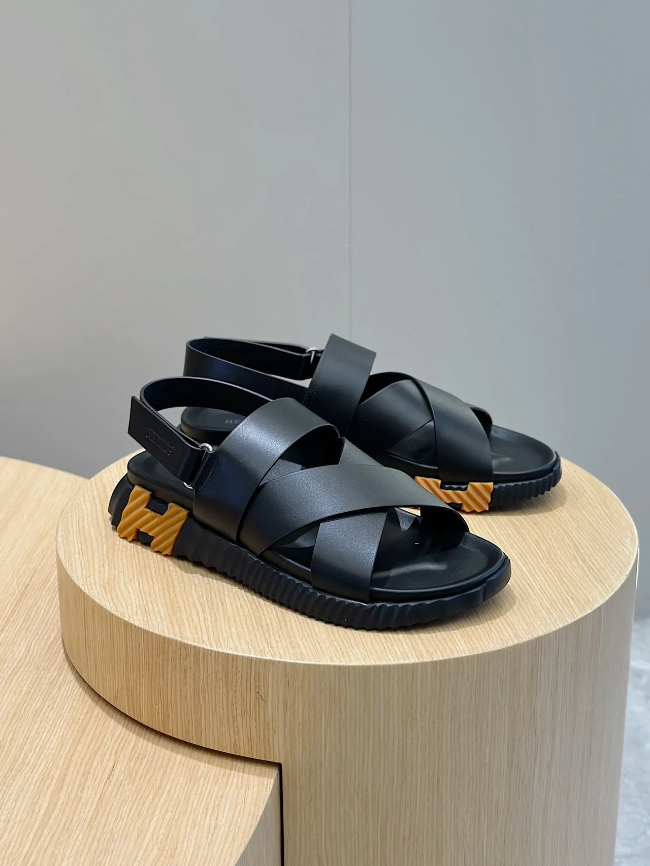 Hermès Oran Sandales Casuales Noires À Large Bride 3