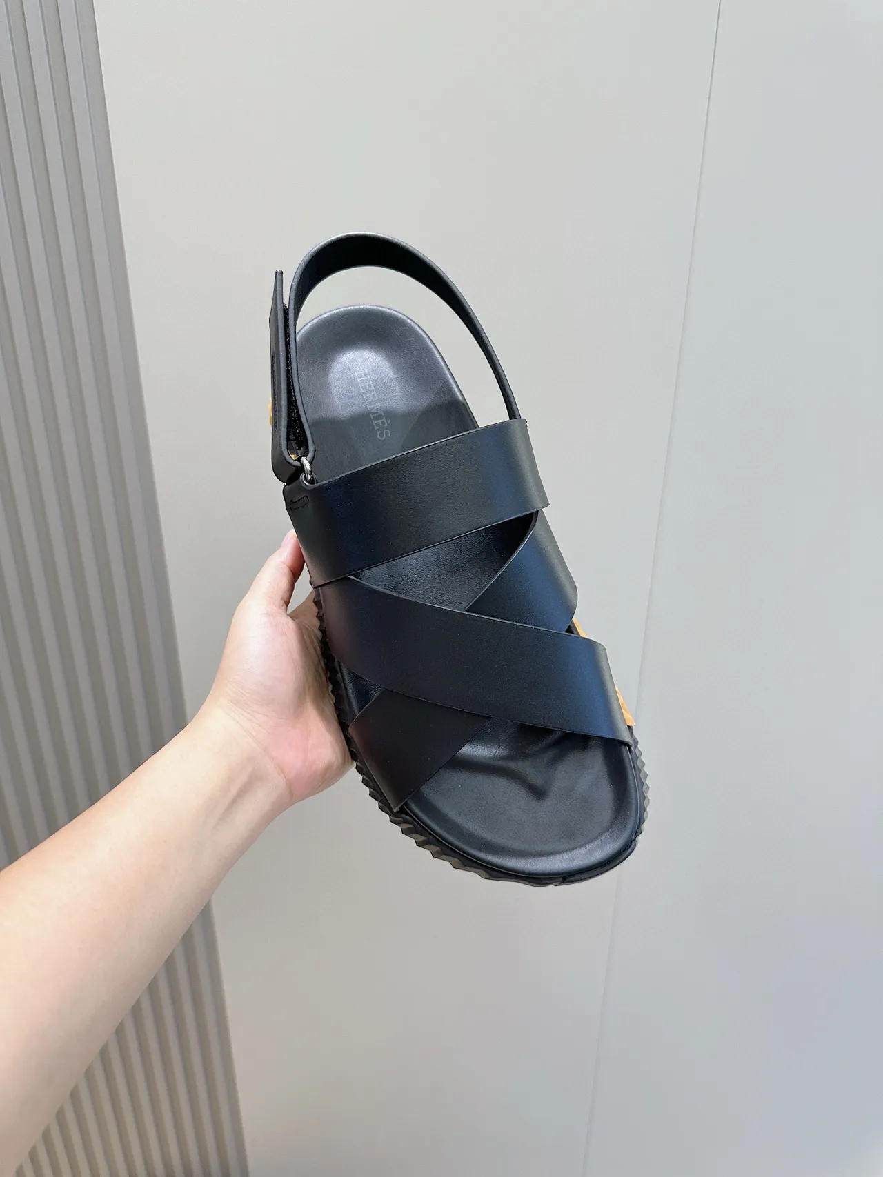 Hermès Oran Sandales Casuales Noires À Large Bride 4