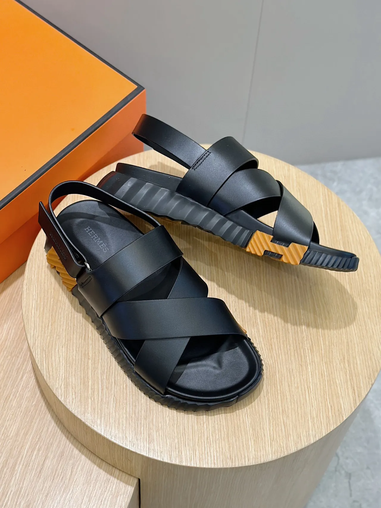 Hermès Oran Sandales Casuales Noires À Large Bride 9