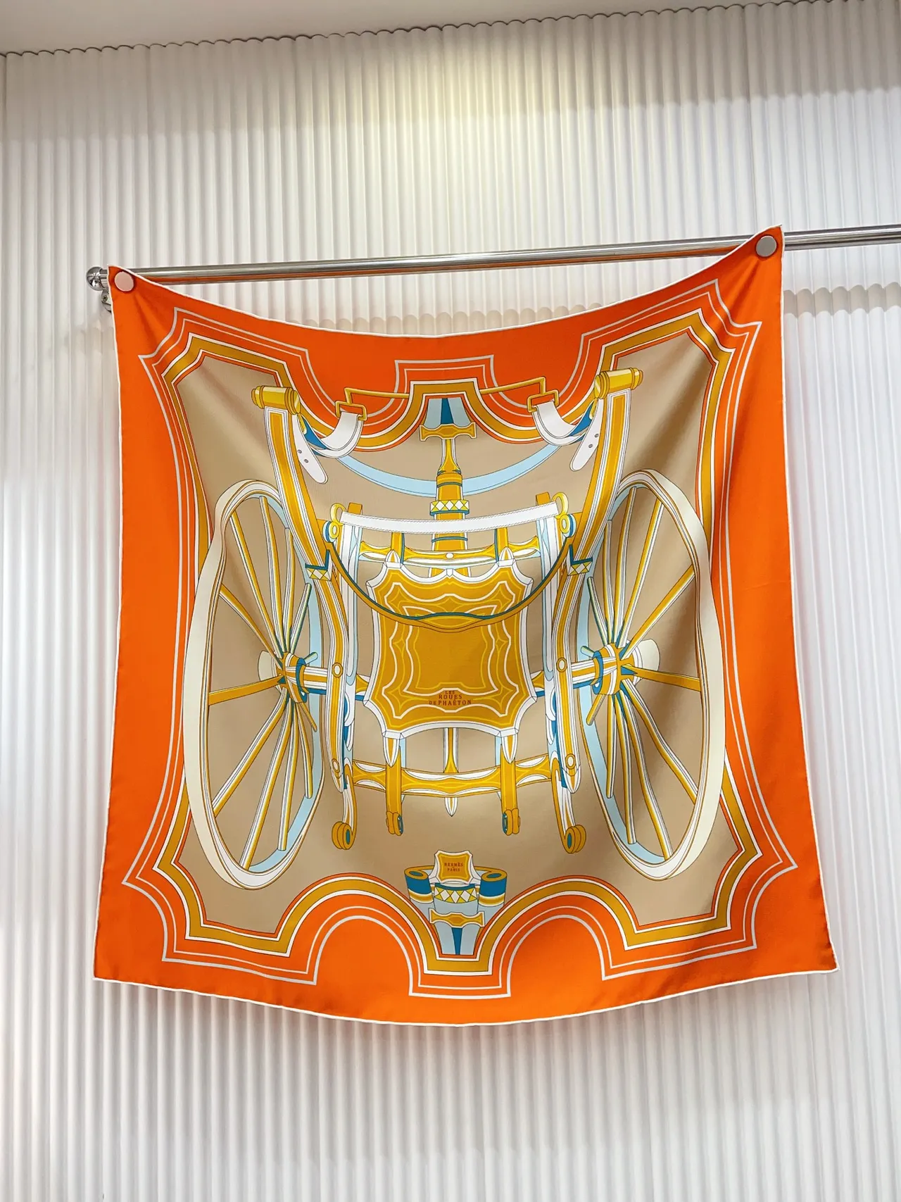 Hermès Phaeton's Wheel Écharpe de soie orange rose 4