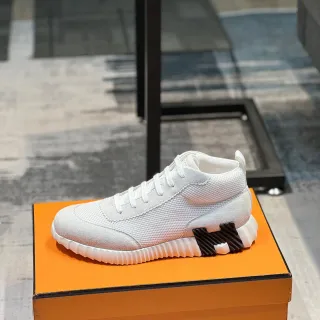 Hermès zapatillas blancas y negras de caña alta con upper híbrido mesh-suede y suela gruesa