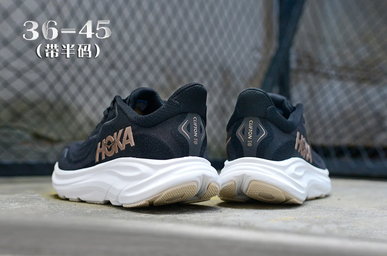Hoka Chaussures de course avec upper en knit engineered noir et or, midsole sculptée blanche 6