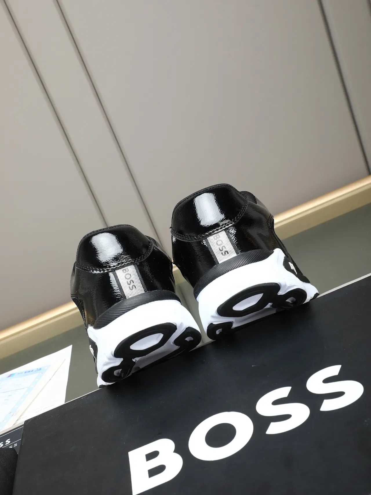 Hugo Boss Tênis lifestyle pretos de verniz e malha 3