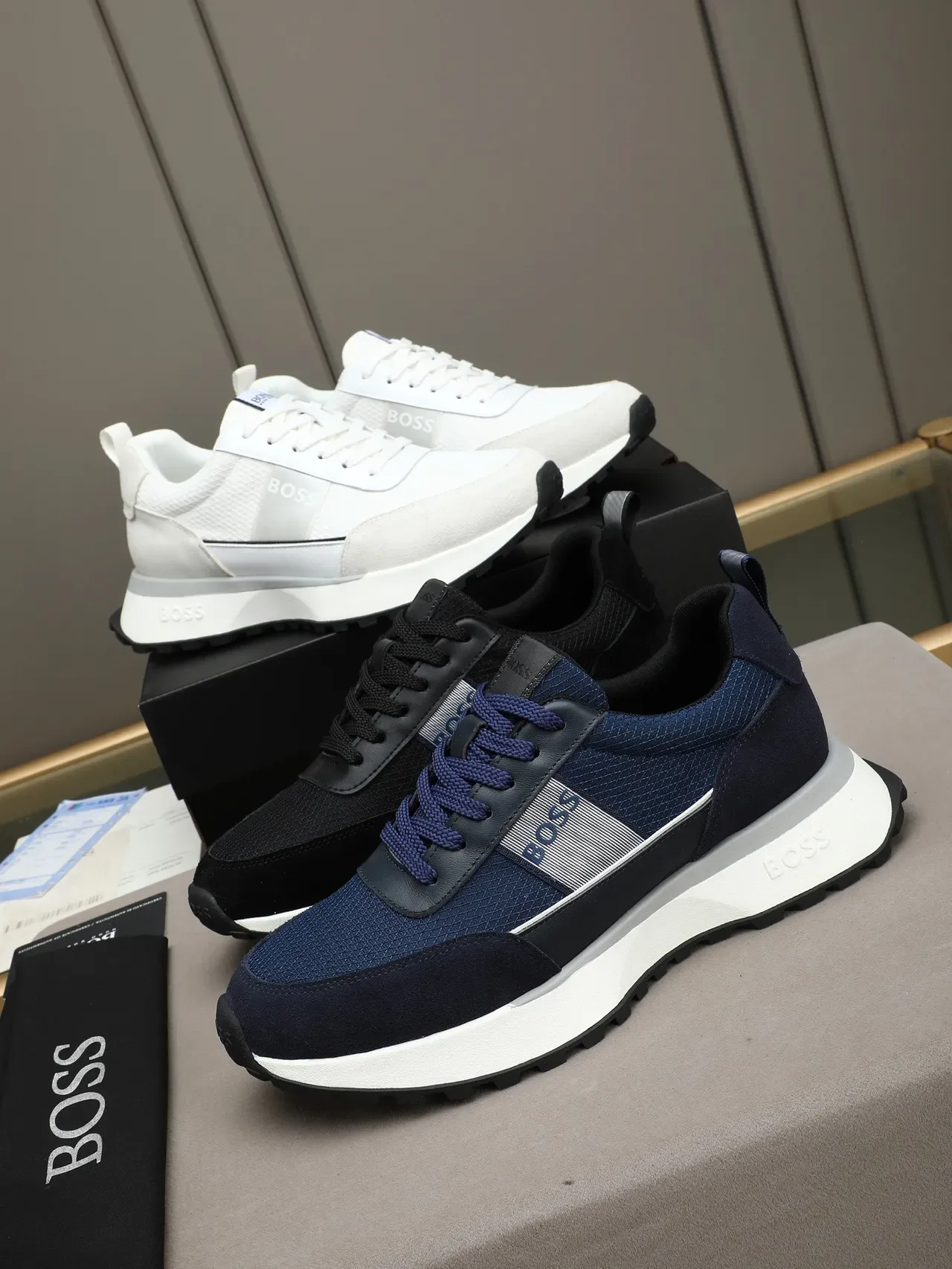 Hugo Boss Sneakers Lifestyle avec tige en daim et maille, semelle avec plateforme noir et blanc 2