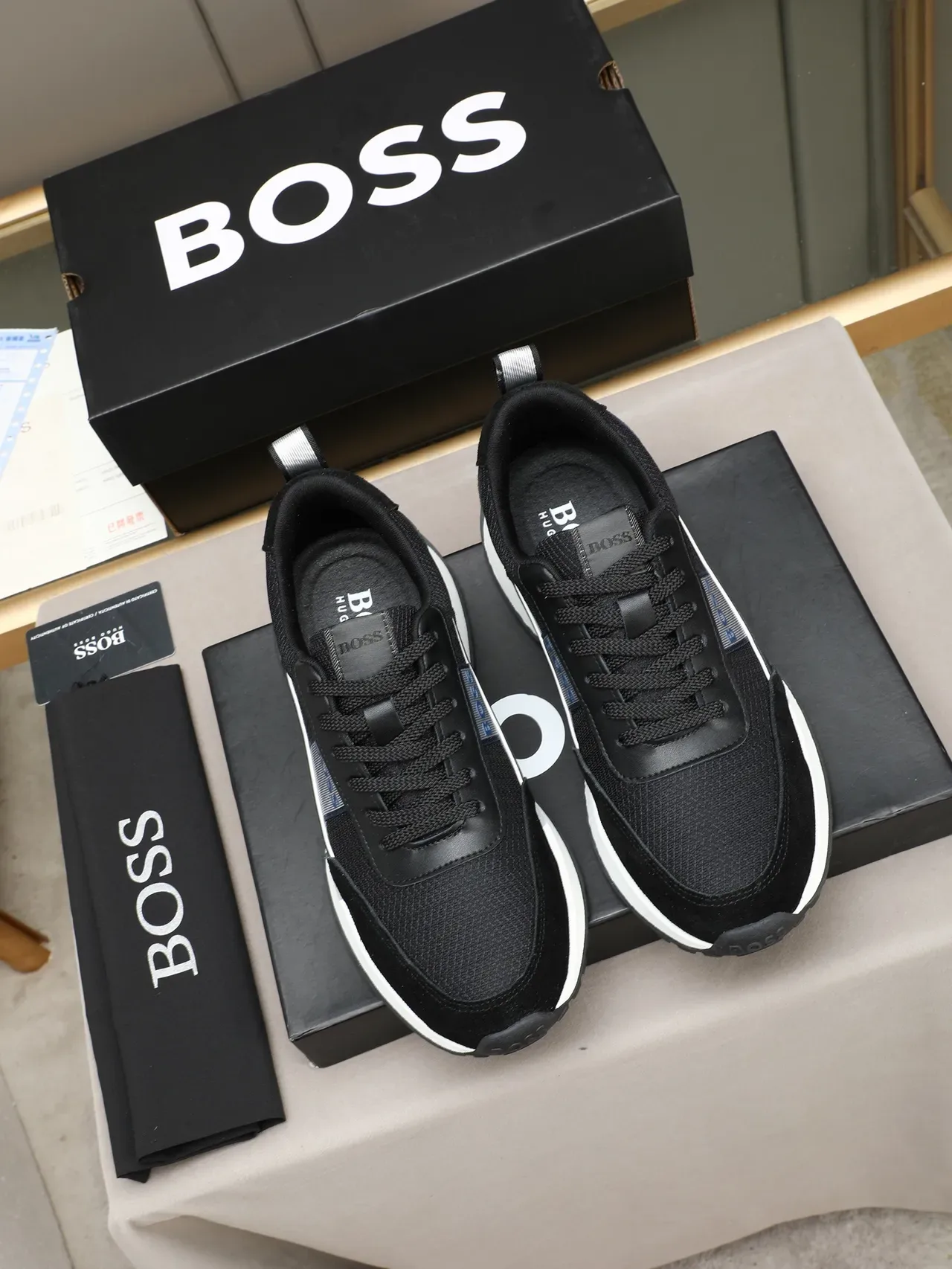 Hugo Boss Sneakers Lifestyle avec tige en daim et maille, semelle avec plateforme noir et blanc 3