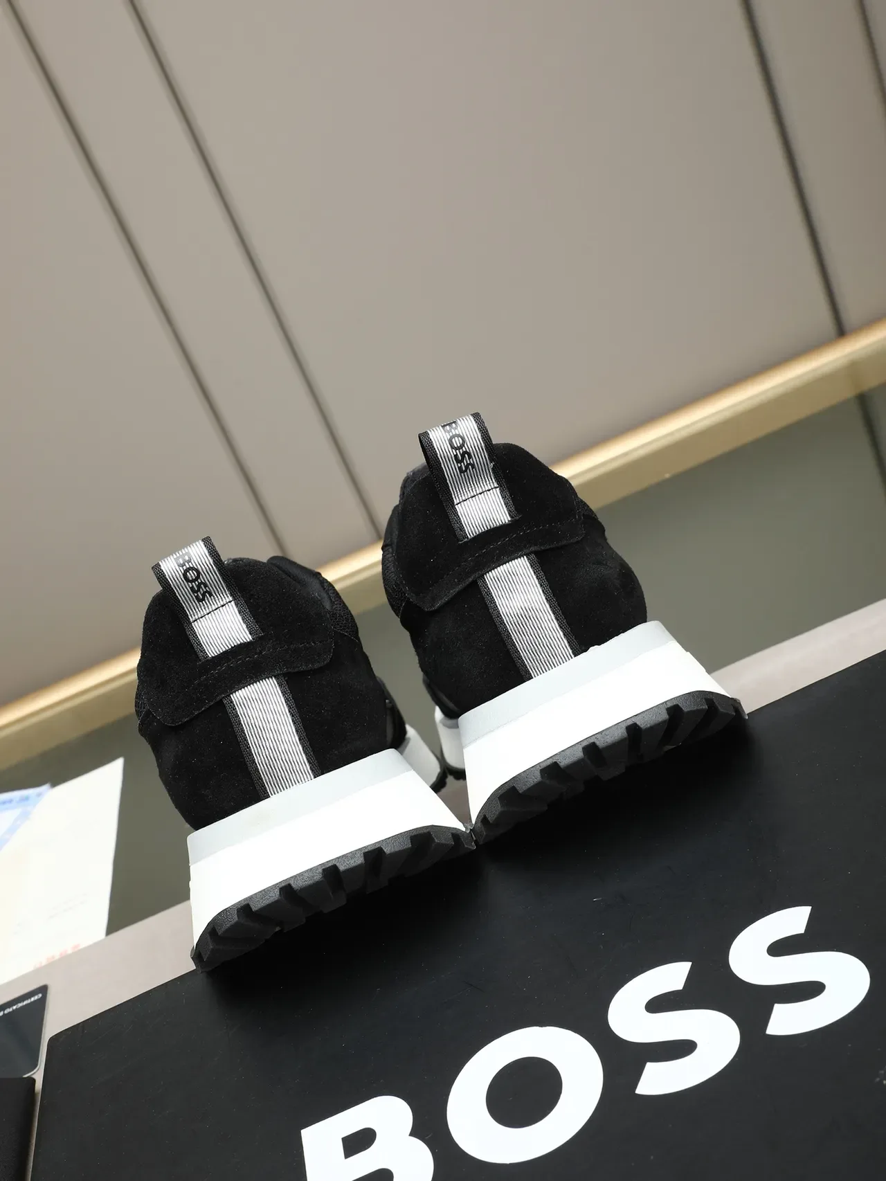 Hugo Boss Sneakers Lifestyle avec tige en daim et maille, semelle avec plateforme noir et blanc 4