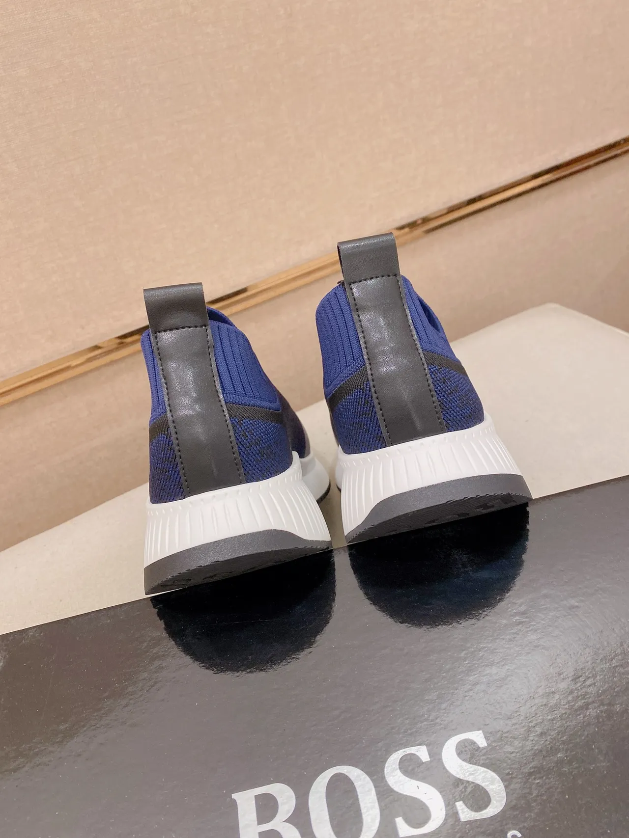 Hugo Boss Bleu Blanc Slip-On Ajusté Chaussant Partie Supérieure en Maille Sneakers Lifestyle 3