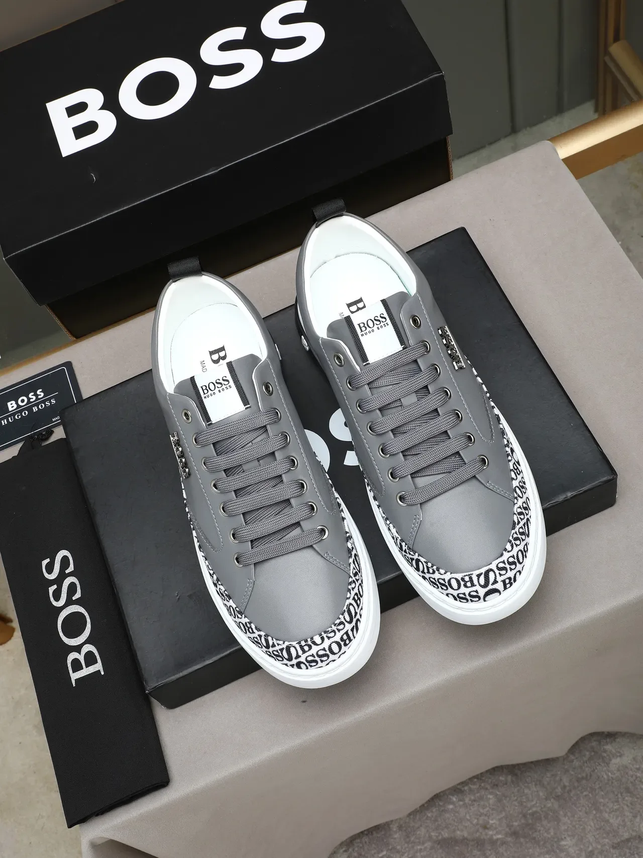 Hugo Boss حذاء رياضي جلد رمادي مونوغرام لايف ستايل 2