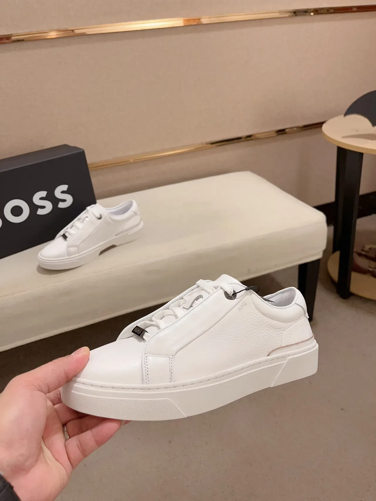 Hugo Boss chaussure lifestyle blanche cuir texturé supérieur garde asymétrique de lacets chaussures lifestyle 3