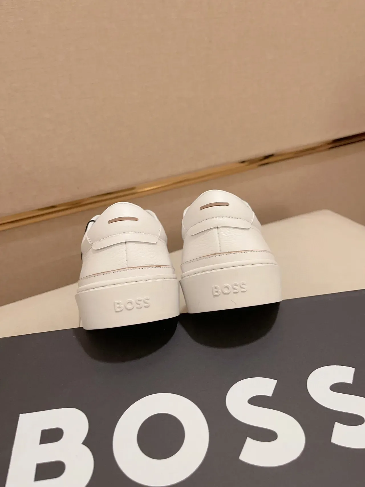 Hugo Boss chaussure lifestyle blanche cuir texturé supérieur garde asymétrique de lacets chaussures lifestyle 8