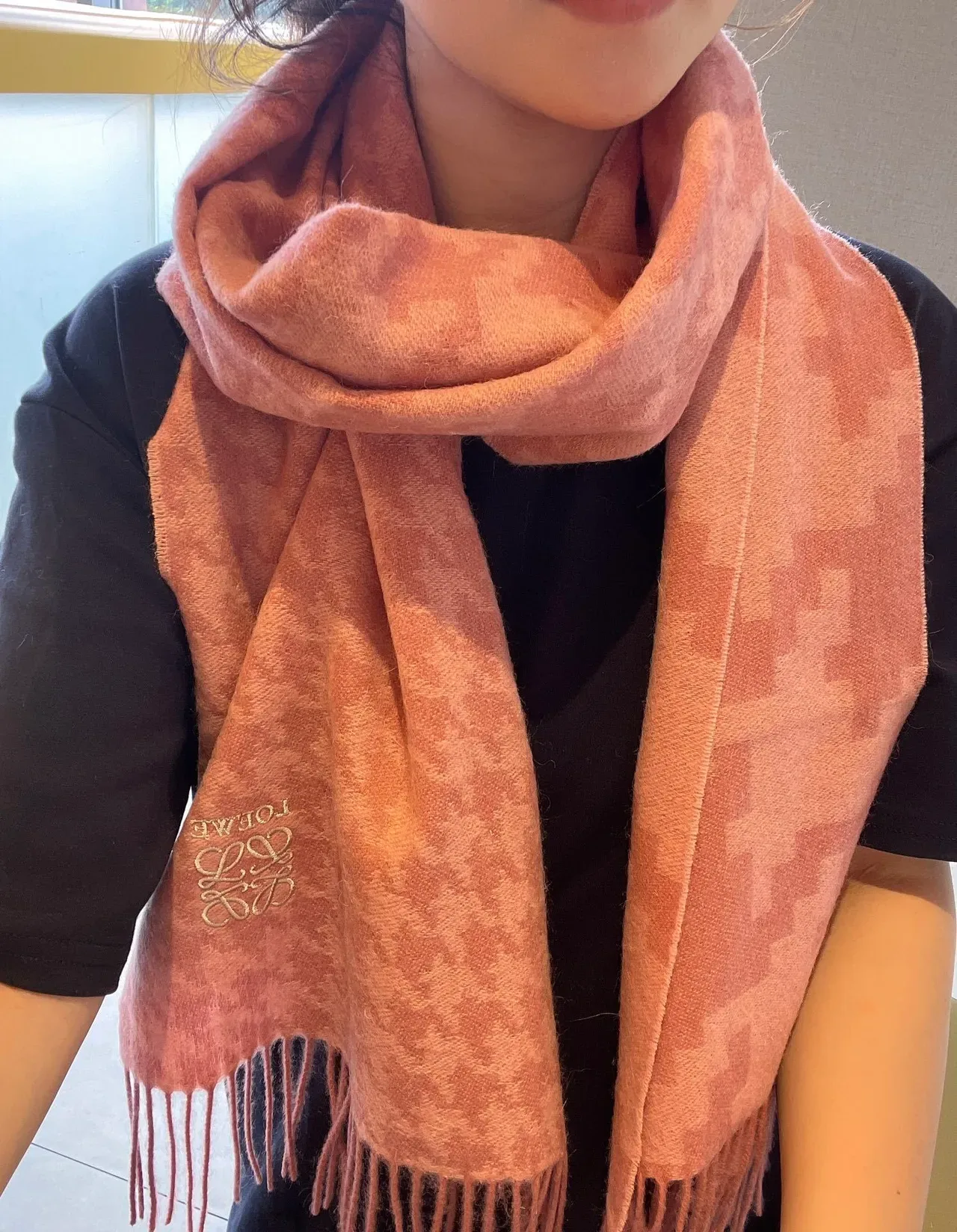 Loeve Anagram Monogram Rose Cachemire Écharpe 2