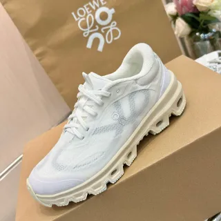 Loeve Flow Runner أبيض أسلوب حياة أحذية رياضية