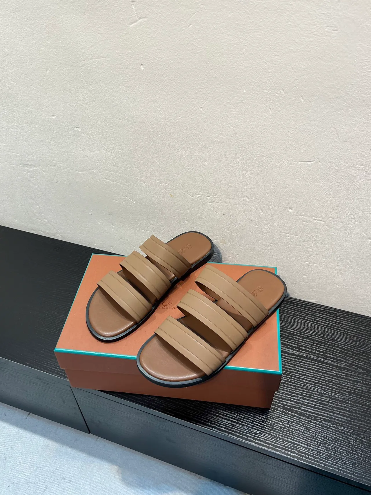 Loro Piana Beige Preto Três Tiras Acolchoado Chinelos 3