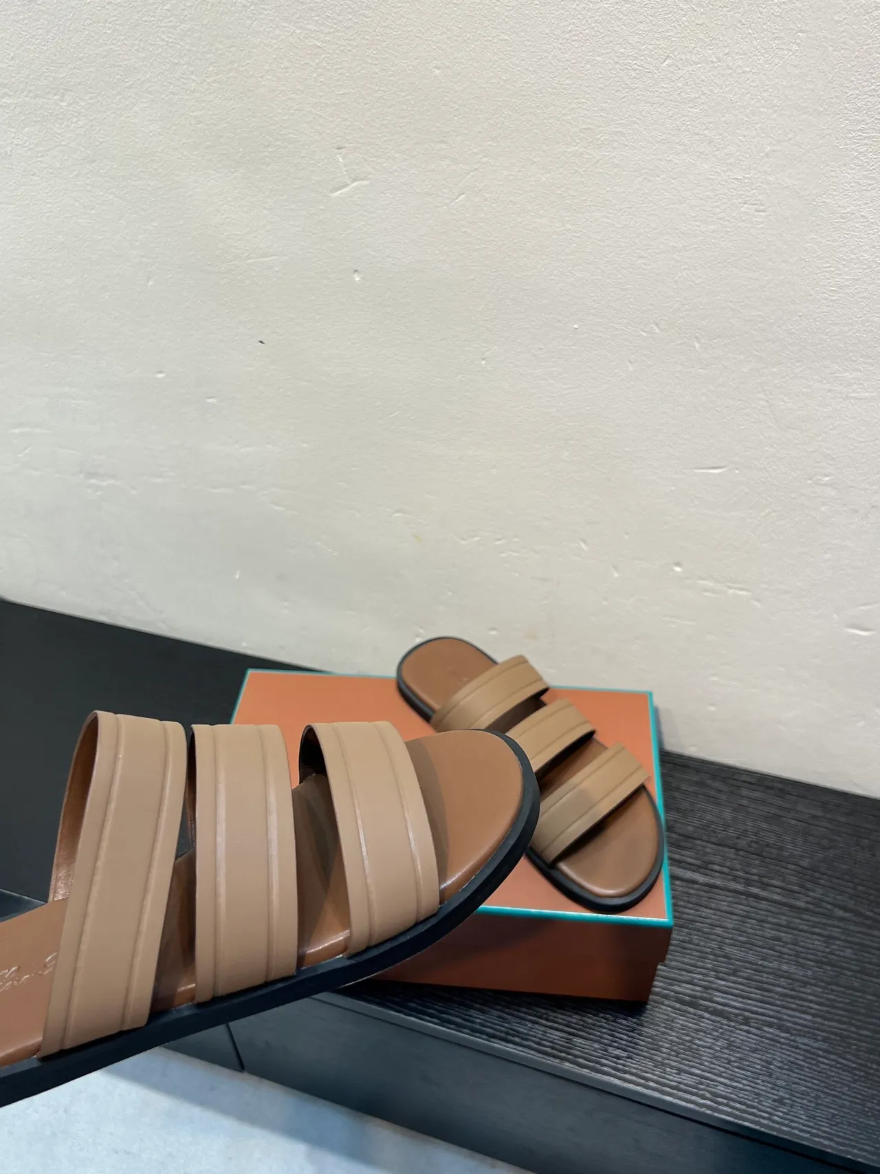 Loro Piana Beige Preto Três Tiras Acolchoado Chinelos 8