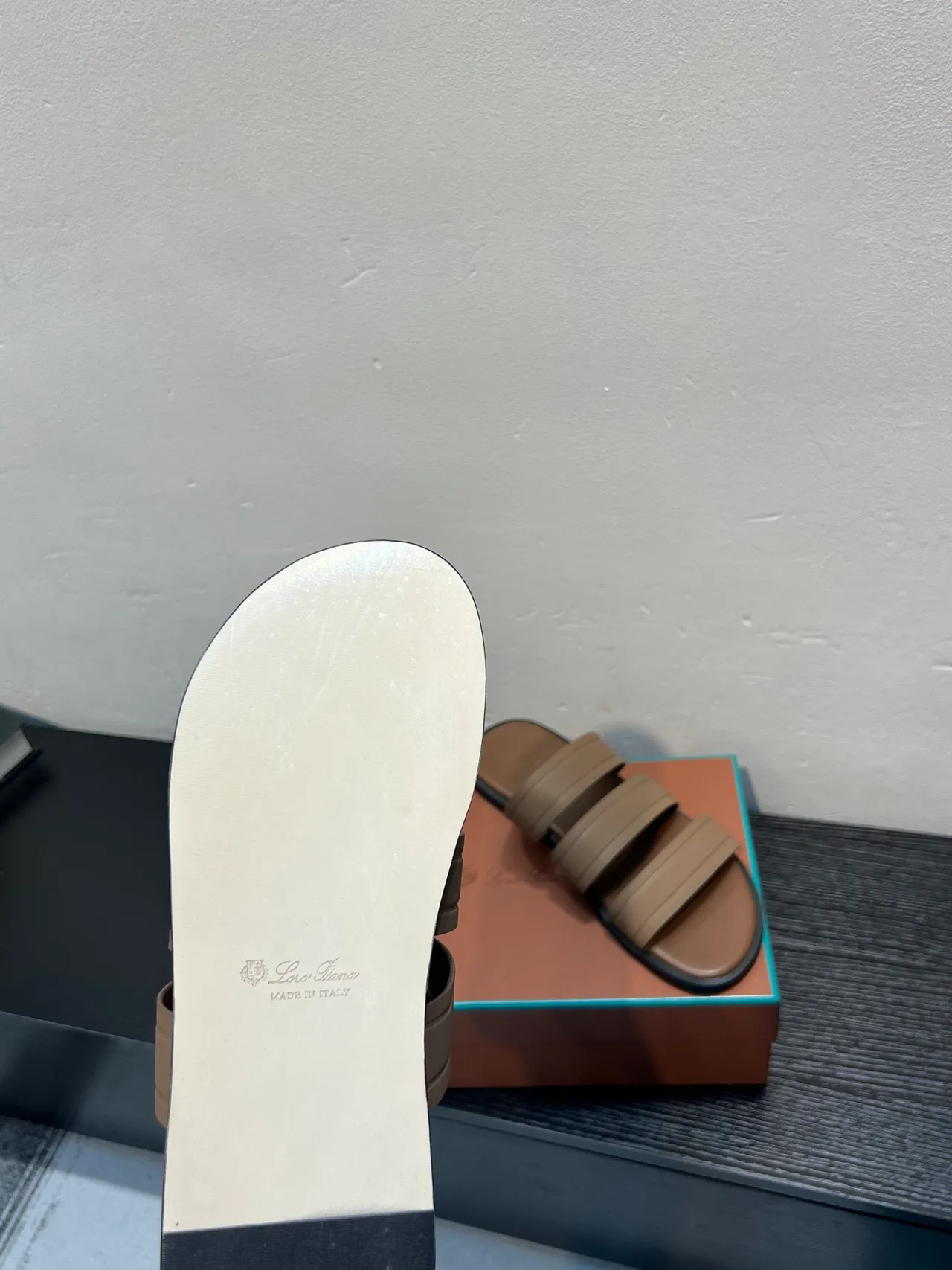 Loro Piana Beige Preto Três Tiras Acolchoado Chinelos 9