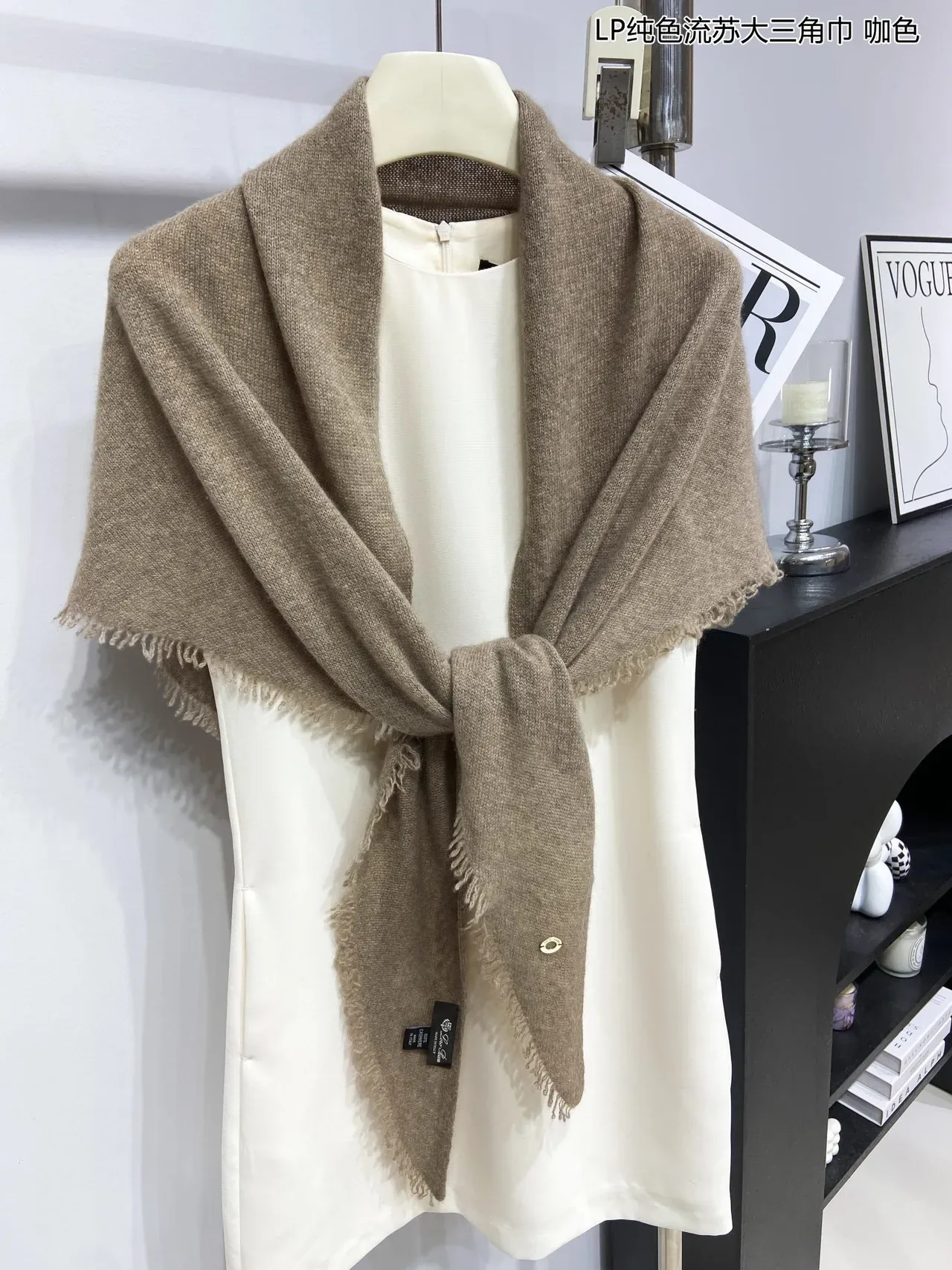 Loro Piana একরঙা ফ্রিঞ্জড ত্রিকোণীয় ক্যাশমির স্কার্ফ 5
