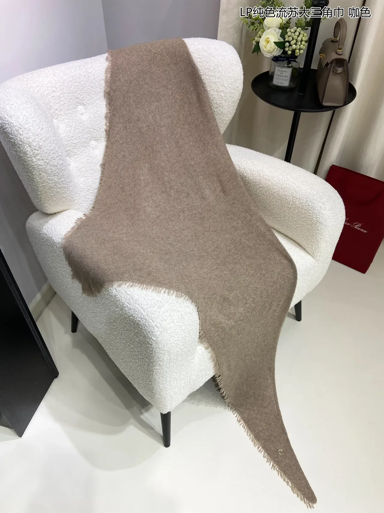 Loro Piana একরঙা ফ্রিঞ্জড ত্রিকোণীয় ক্যাশমির স্কার্ফ 8