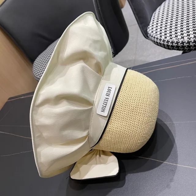 Louis Vuitton Chapeau de seau beige blanc couronne paille tressée plissée bord satiné 3
